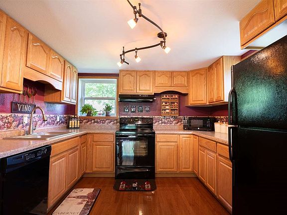 5th image of 1800 Saint Clair Dr