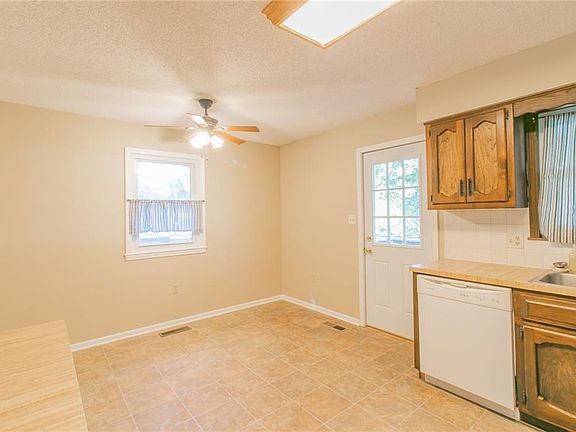 4th image of 1406 S Vine St
