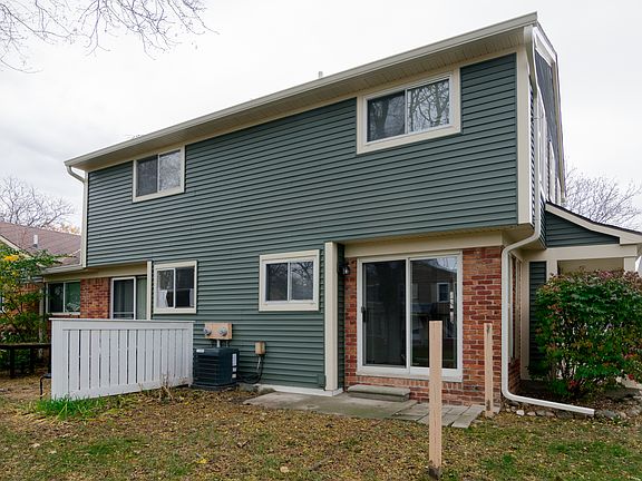 5th image of 2935 E Whittier Ct