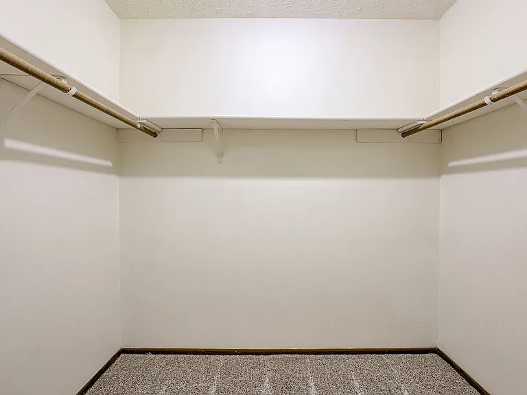 Omaha, NE Stony Brook Apartments | 11A | Closet