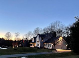 1517 White Tail Ln, Stroudsburg, PA 18360