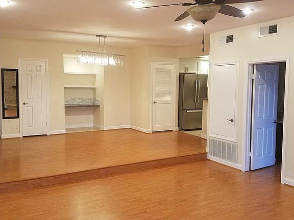 4th image of 1338 Amherst Ave APT 302