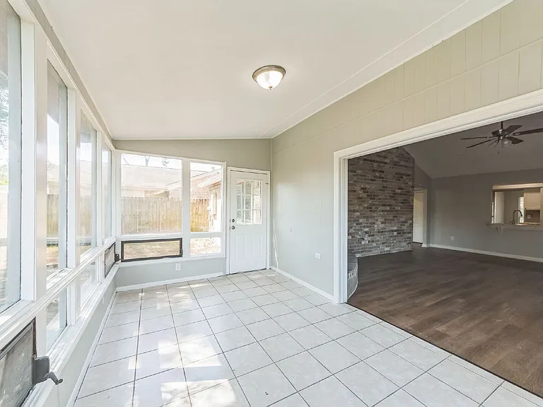 809 Willow Creek Dr — Photo 11