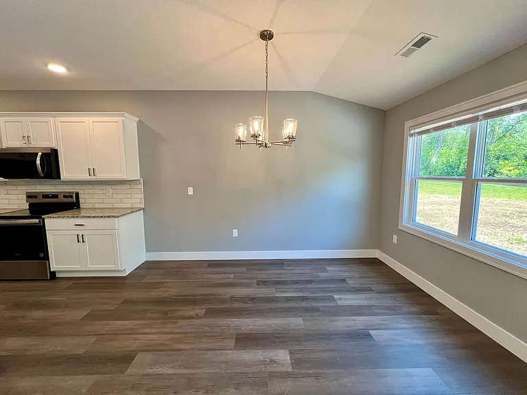 4647 Pierce Dr — Photo 4