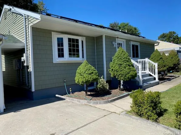 154 Charter Oaks, Brentwood, NY 11717