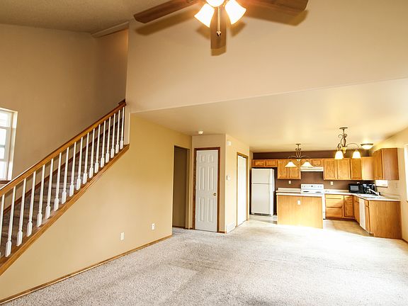 3rd image of 7089 Grand Prairie Dr