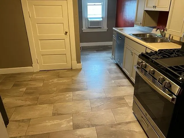 1 bed, 740 sqft, $810 — Photo 2