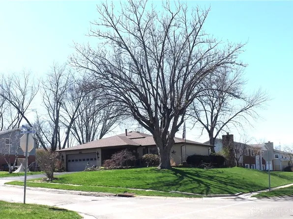 801 Crestmont Dr, Beavercreek, OH 45431