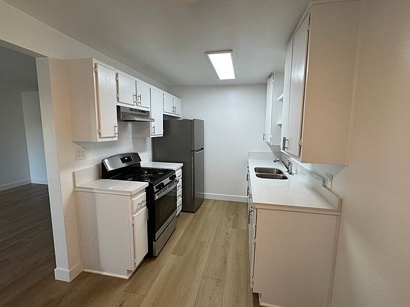 4th image of 1031 N Banning Blvd APT B