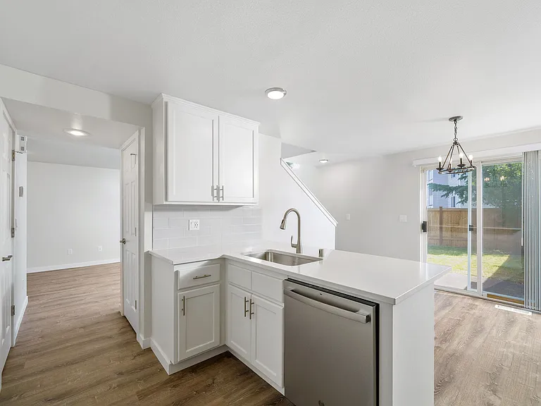 8206 47th Ave NE #A — Photo 10