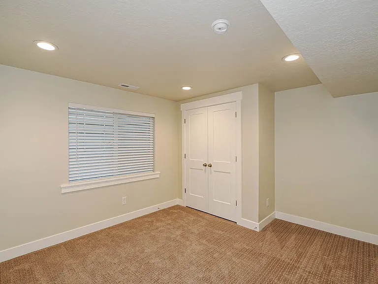 251 E 1280 N — Photo 10