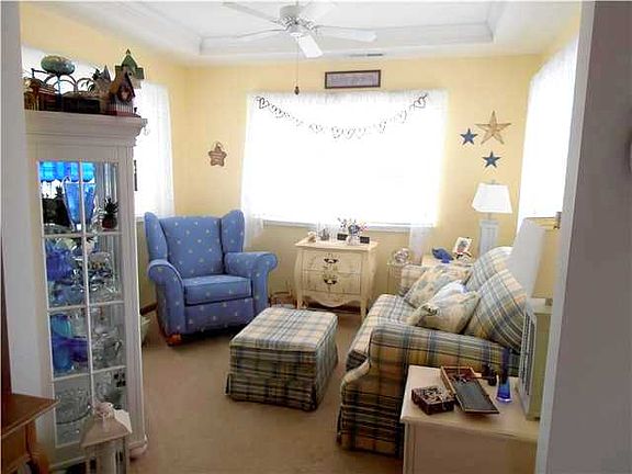 3 seasons room