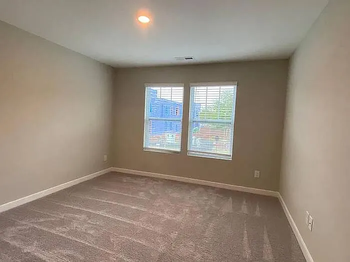 512 Main St — Photo 13