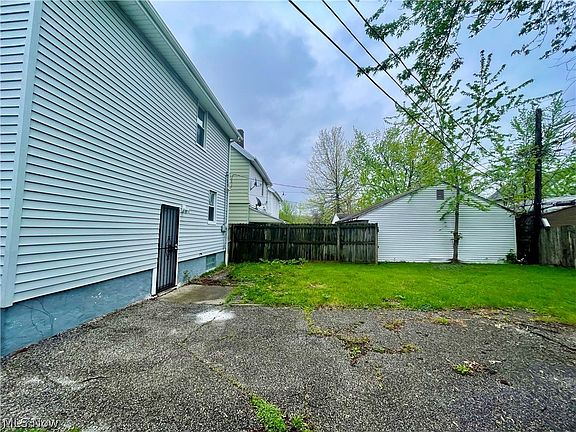 2nd image of 976 Rondel Rd