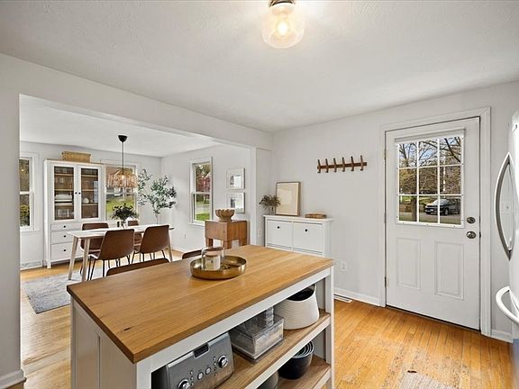 5th image of 15 Ashford Ln
