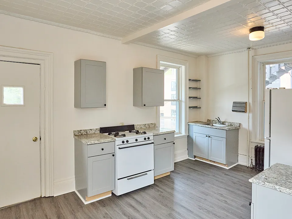 457 Main St #3