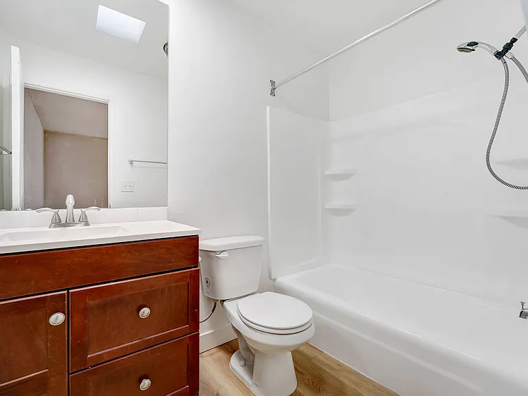 10310 Regent — Photo 19