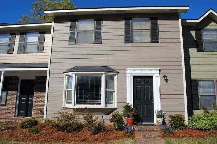 Colonial Townhouse