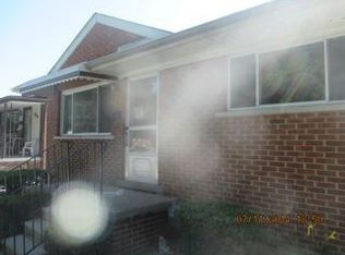 27312 Grant St, Saint Clair Shores, MI 48081