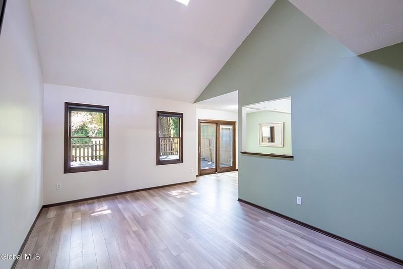4th image of 246 Woodscape Drive