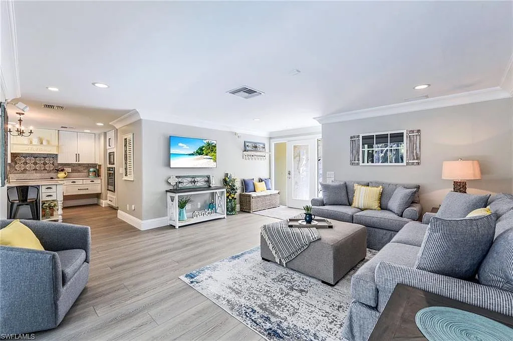 3 bed, 3.0 bath, 1776 sqft, $18,000 — Photo 4