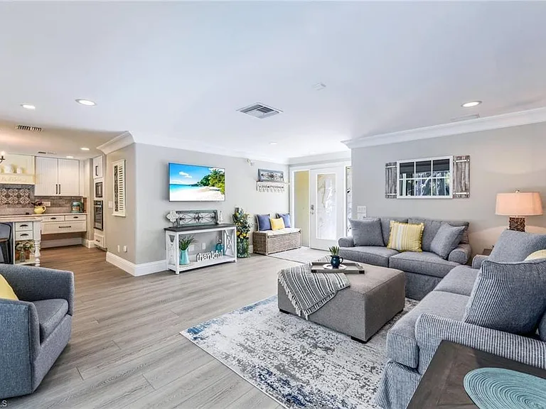 723 Willowhead Dr — Photo 4