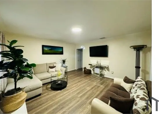 7040 Crebs Ave — Photo 2