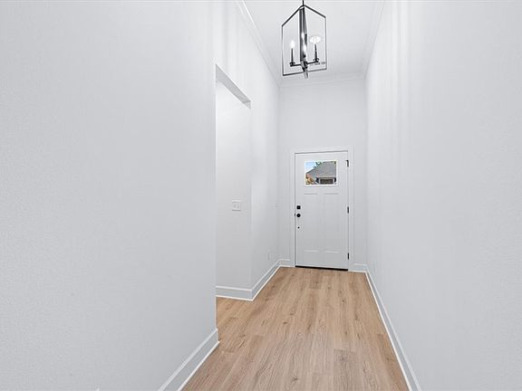 4th image of 6910 Basswood Ave