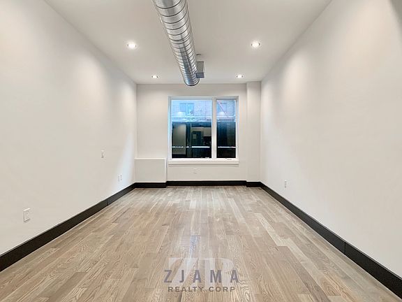 4th image of 244 Hawthorne St APT 1F
