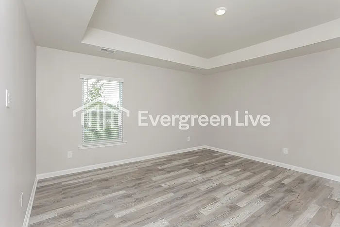 805 Vanguard St — Photo 7