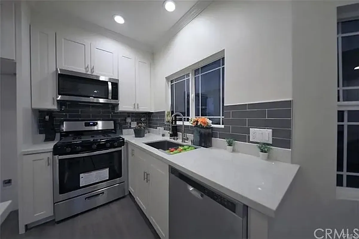 2 bed, $1,386 — Photo 4