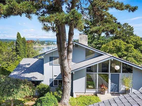 4th image of 8549 Island View Ct NE