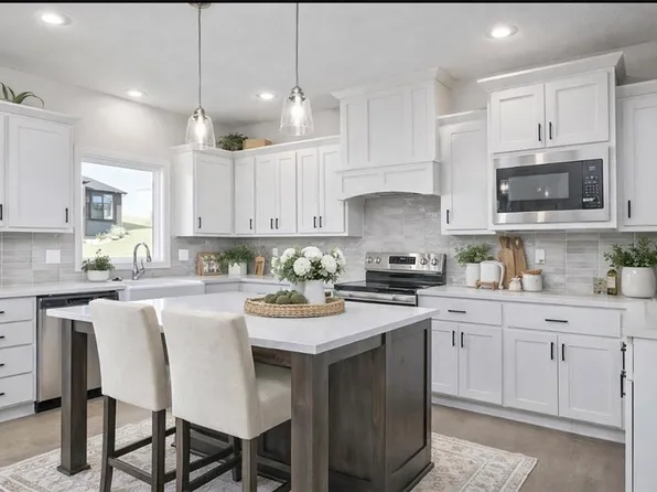 6118 Lewis Dr, Shawnee, KS 66226