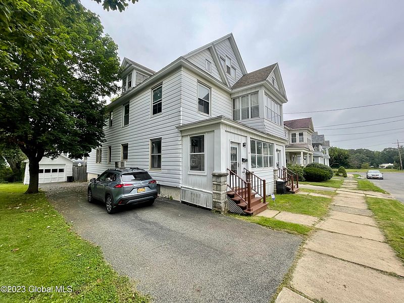 3rd image of 60 Mcclellan Avenue