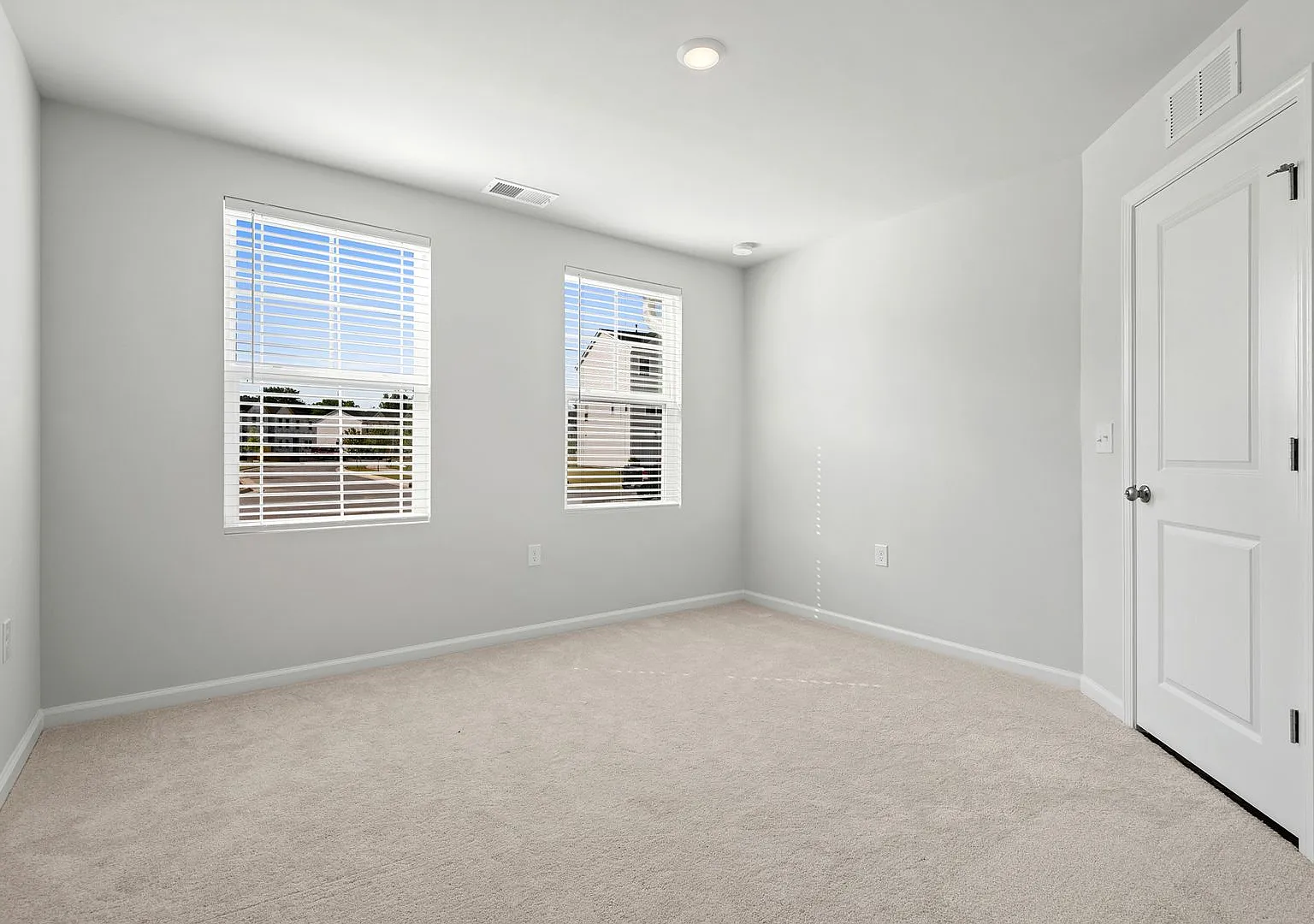 Just Listed! Beautiful 3BR/3.5BA Townhome + $500 Off First Month's Rent — Photo 3