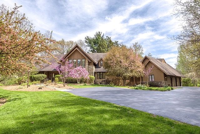 1st image of 7S551 Donwood Dr W