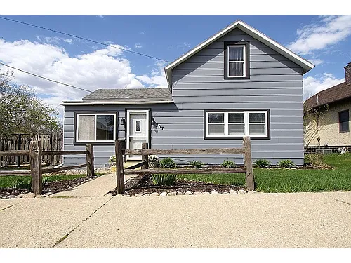 307 Spruce Ave NW Photo 1