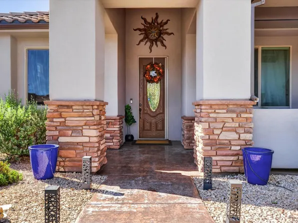 567 N La Ruta Dr, Washington, UT 84780