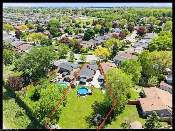 104 Fiona Cres, Hamilton, ON L9C 6P4