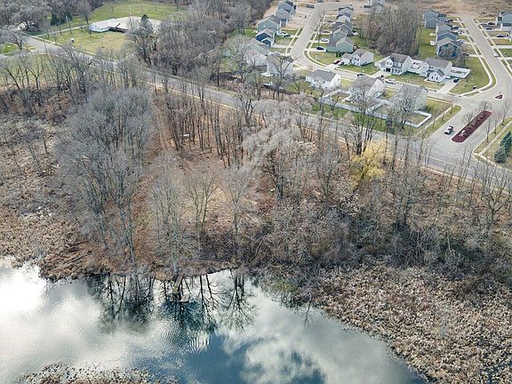 3rd image of Azaleamum Dr Lot 48