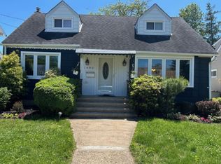 1882 Gerald Ave, East Meadow, NY 11554