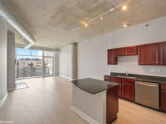 2nd image of 1305 S Michigan Ave APT 702