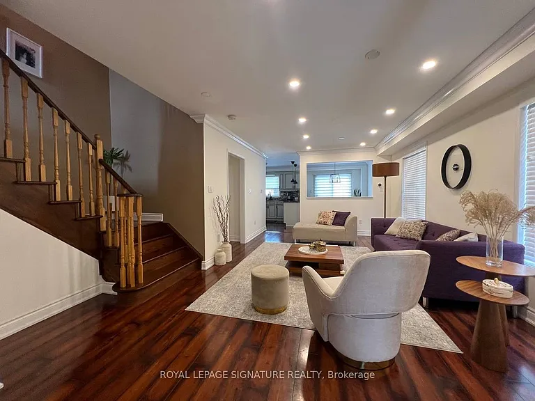 61 Kalmar Cres — Photo 4