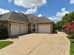 828 Pine Valley Dr, College Station, TX 77845