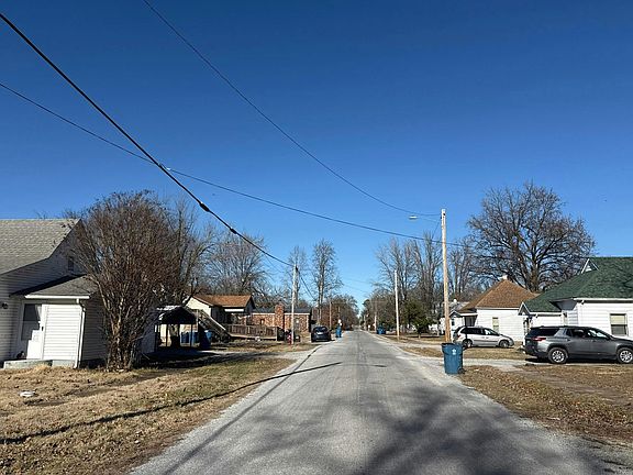 4th image of 211 N Seba St