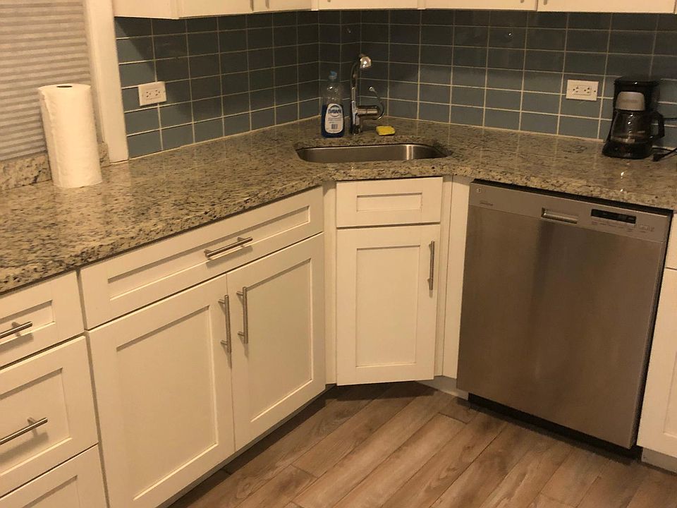 1st image of 950 N Wolcott Ave APT 1F