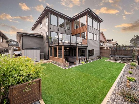 2nd image of 19 S Stonecrest Point W