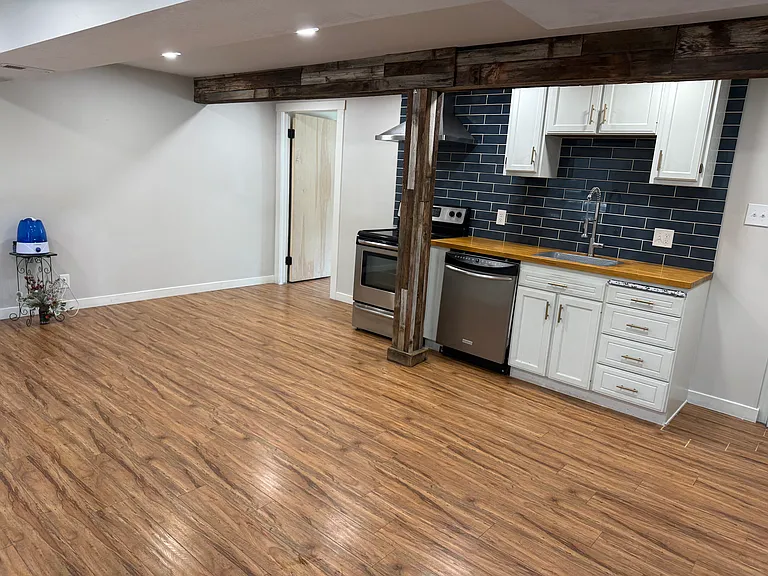1012 E Sego Lily Dr — Photo 3