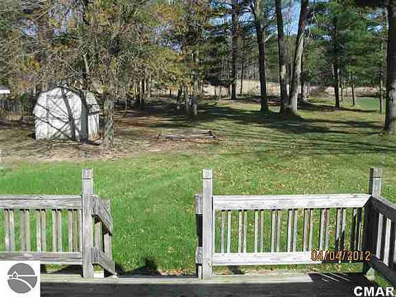 3rd image of 832 N Carlson Dr