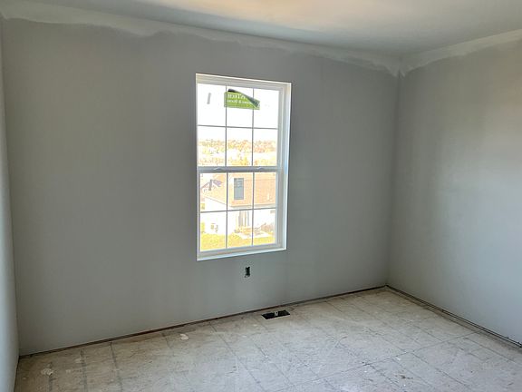 5th image of 56 Kensington Dr